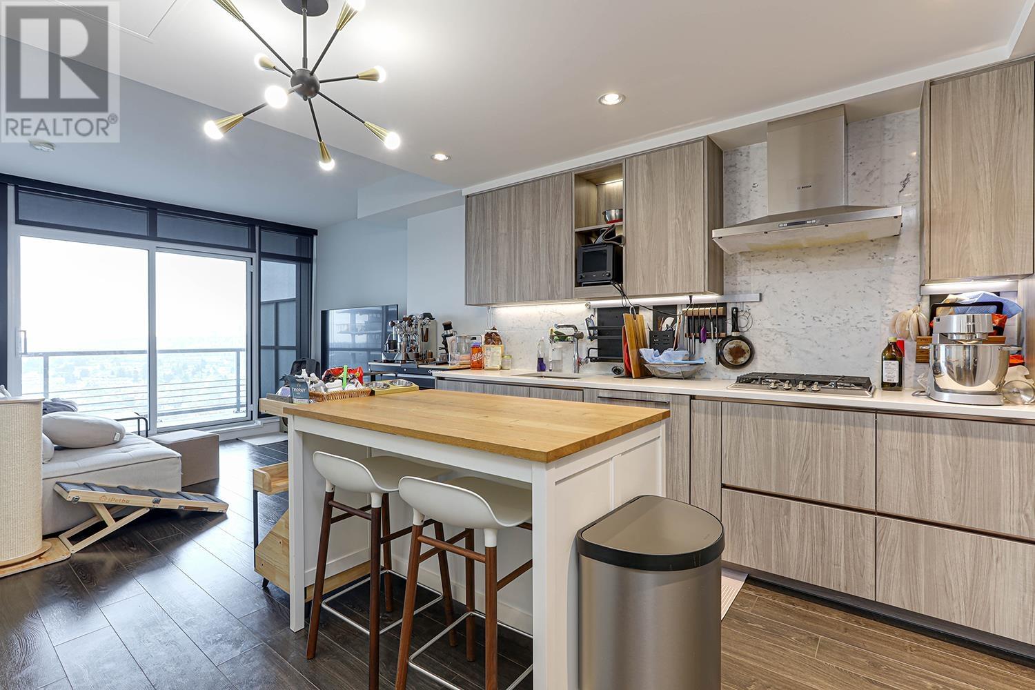 Listing Picture 7 of 30 : 2912 4730 LOUGHEED HIGHWAY, Burnaby / 本拿比 - 魯藝地產 Yvonne Lu Group - MLS Medallion Club Member
