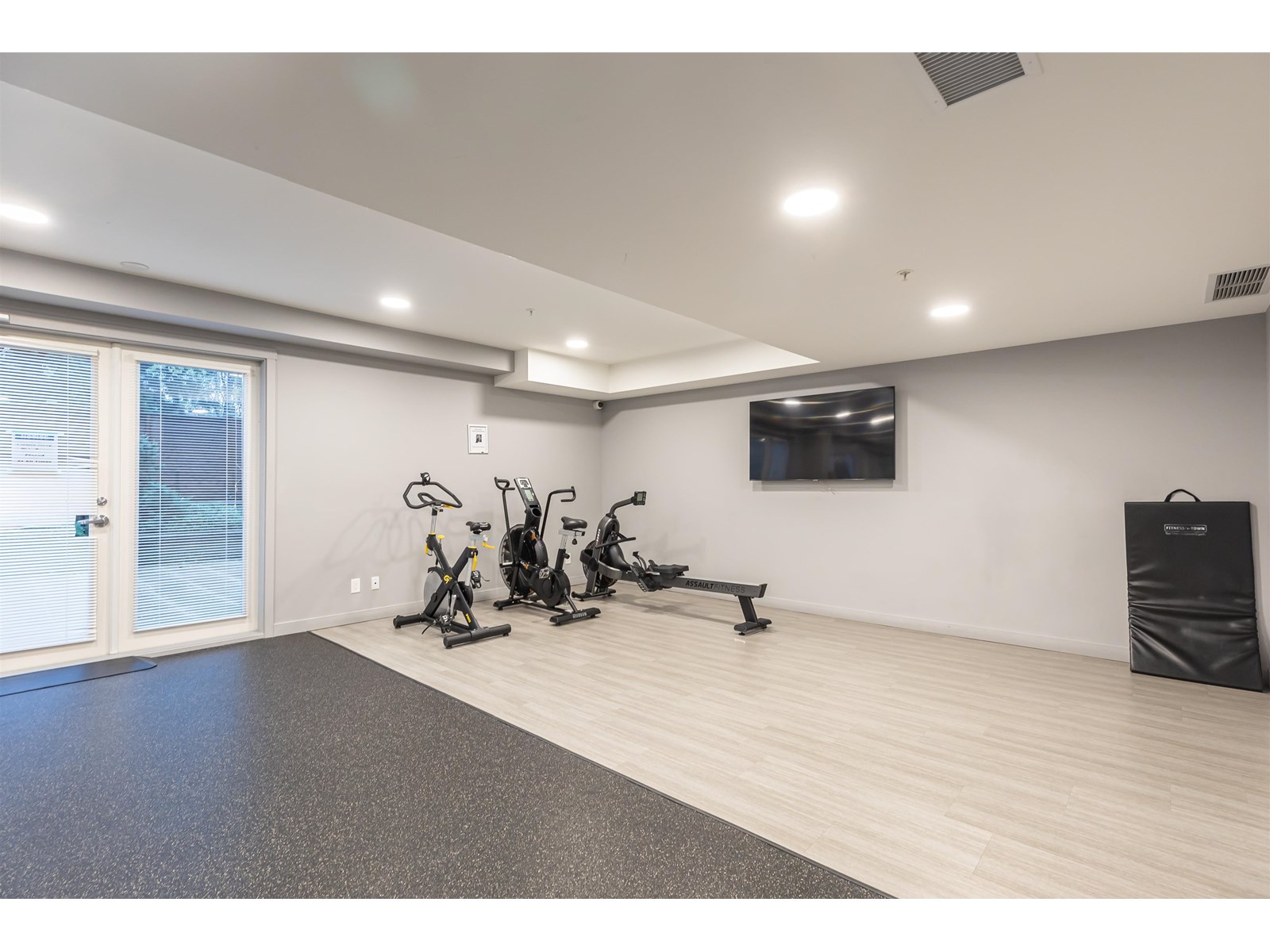 406 10838 Whalley Boulevard, Surrey, British Columbia  V3R 0G8 - Photo 18 - R2970911
