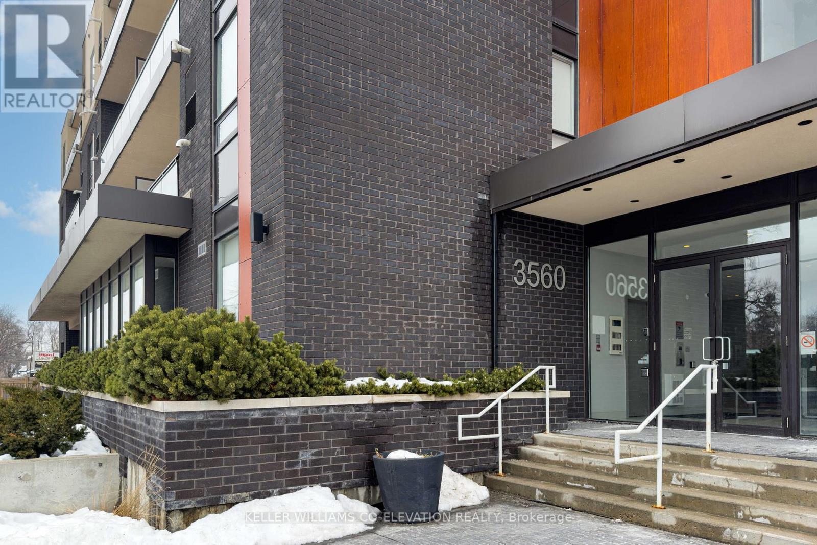 Property at 316 - 3560 ST CLAIR AVENUE E image 4