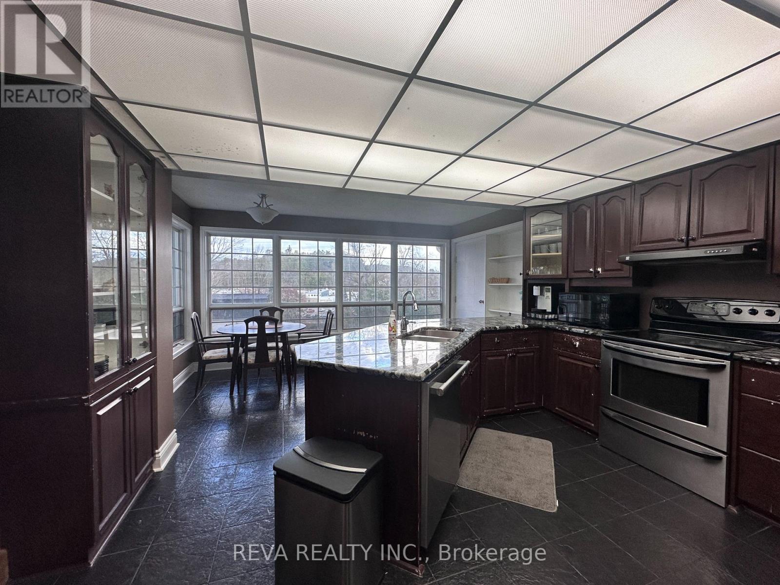 Property at 5 SHERBOURNE STREET N image 2
