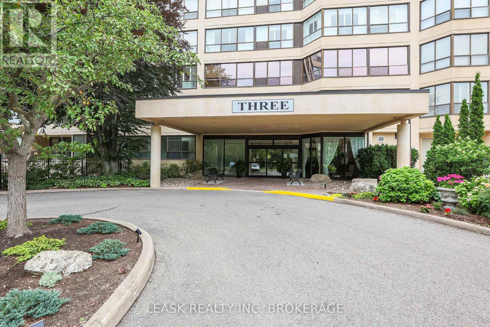 303 - 3 Towering Heights Boulevard, St. Catharines, Ontario  L2T 4A4 - Photo 2 - X11991983