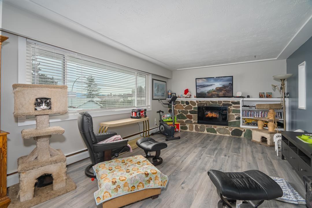 Property at 12164 101A AVENUE image 3