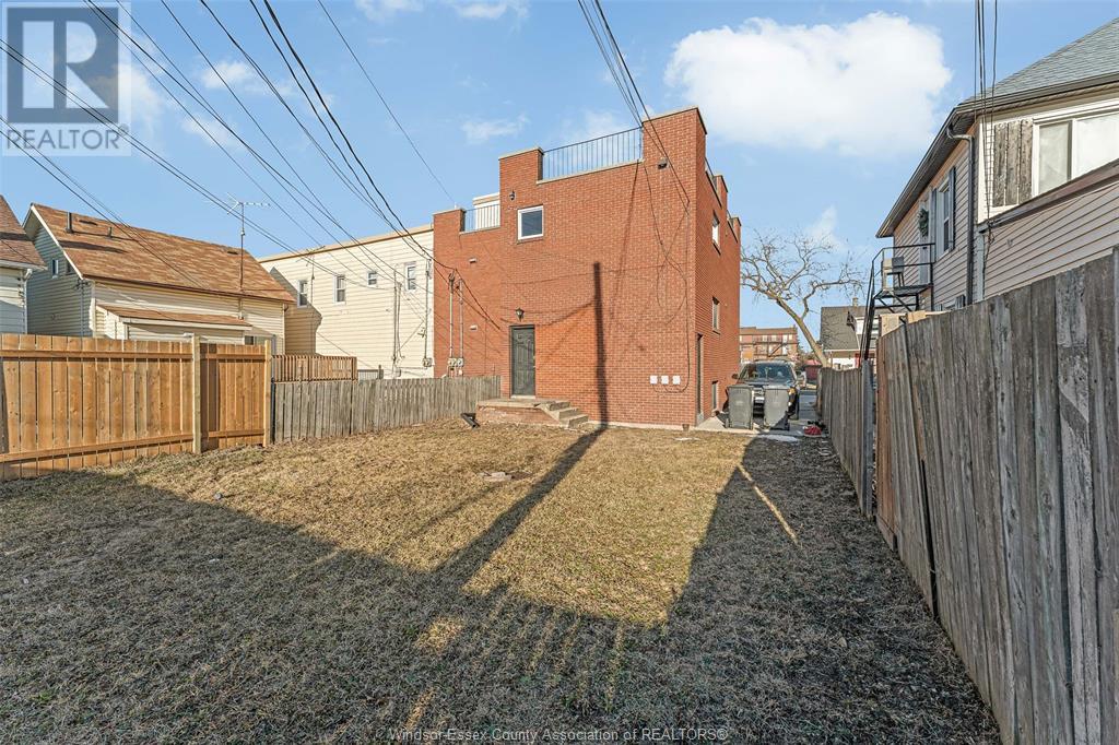Property at 1015 MARION image 4