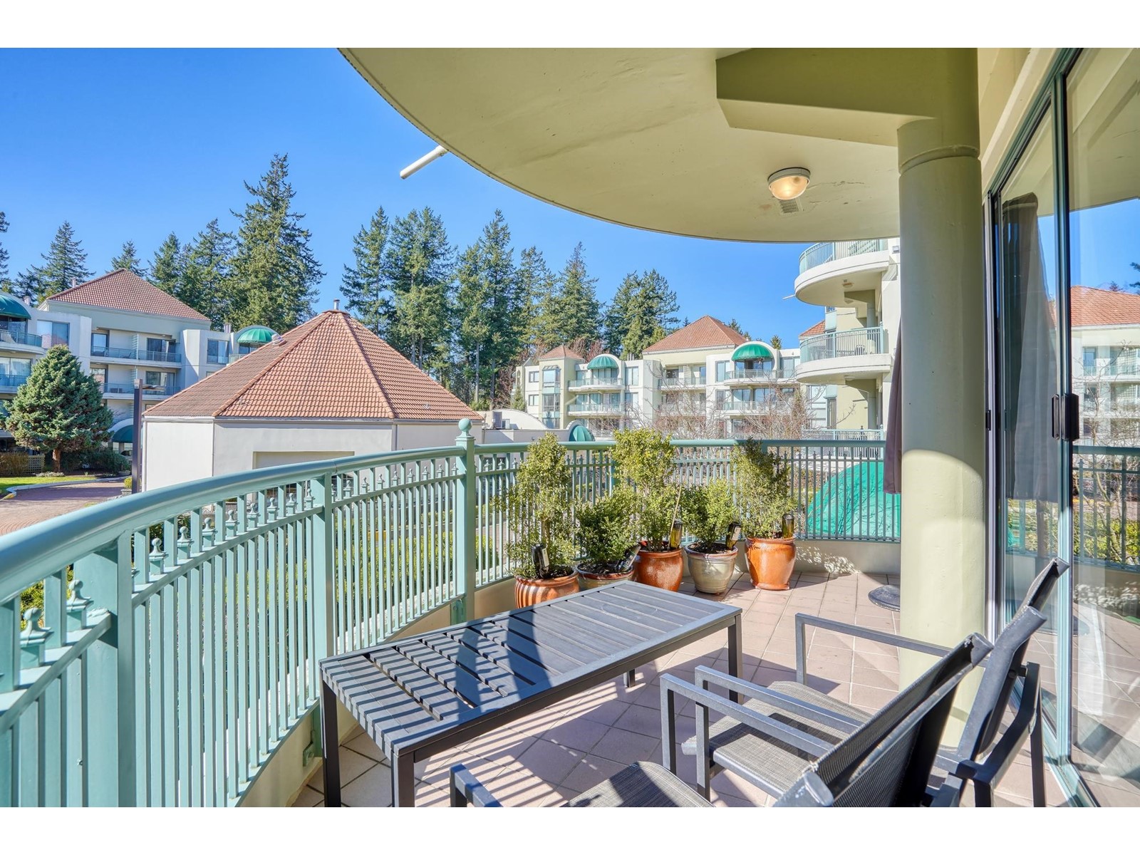 208 1765 Martin Drive, Surrey, British Columbia  V4A 9T6 - Photo 2 - R2971522