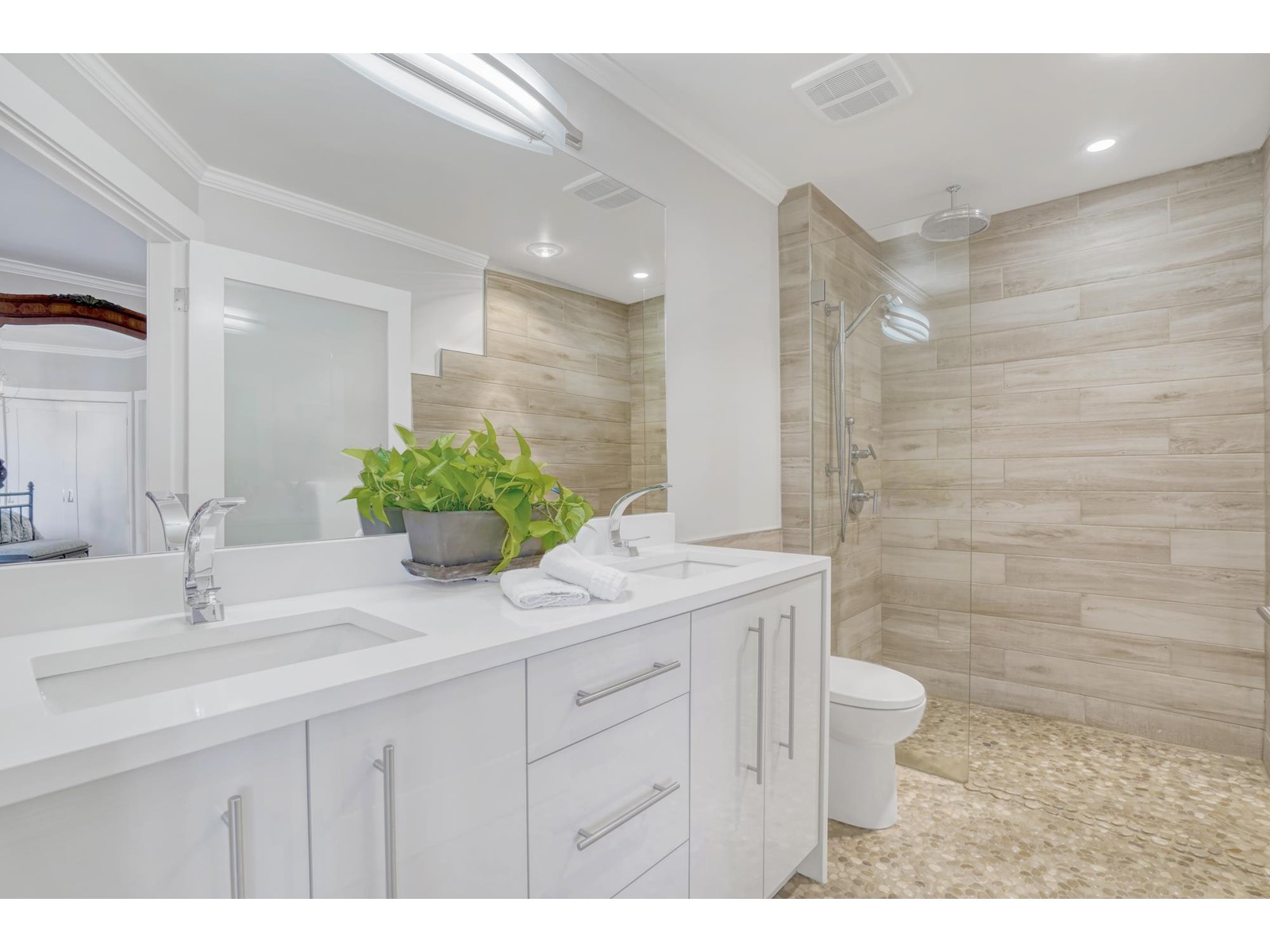 208 1765 Martin Drive, Surrey, British Columbia  V4A 9T6 - Photo 4 - R2971522