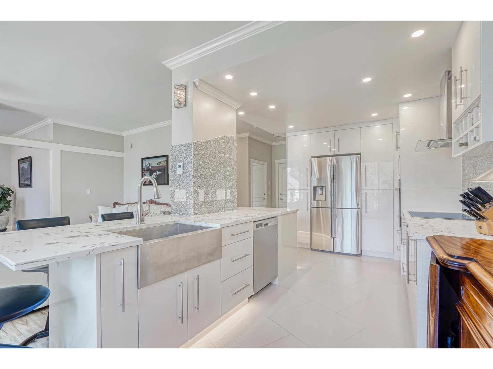 208 1765 Martin Drive, Surrey, British Columbia  V4A 9T6 - Photo 8 - R2971522