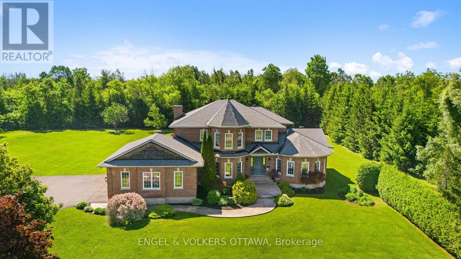 1222 CENTURY ROAD E Ottawa
