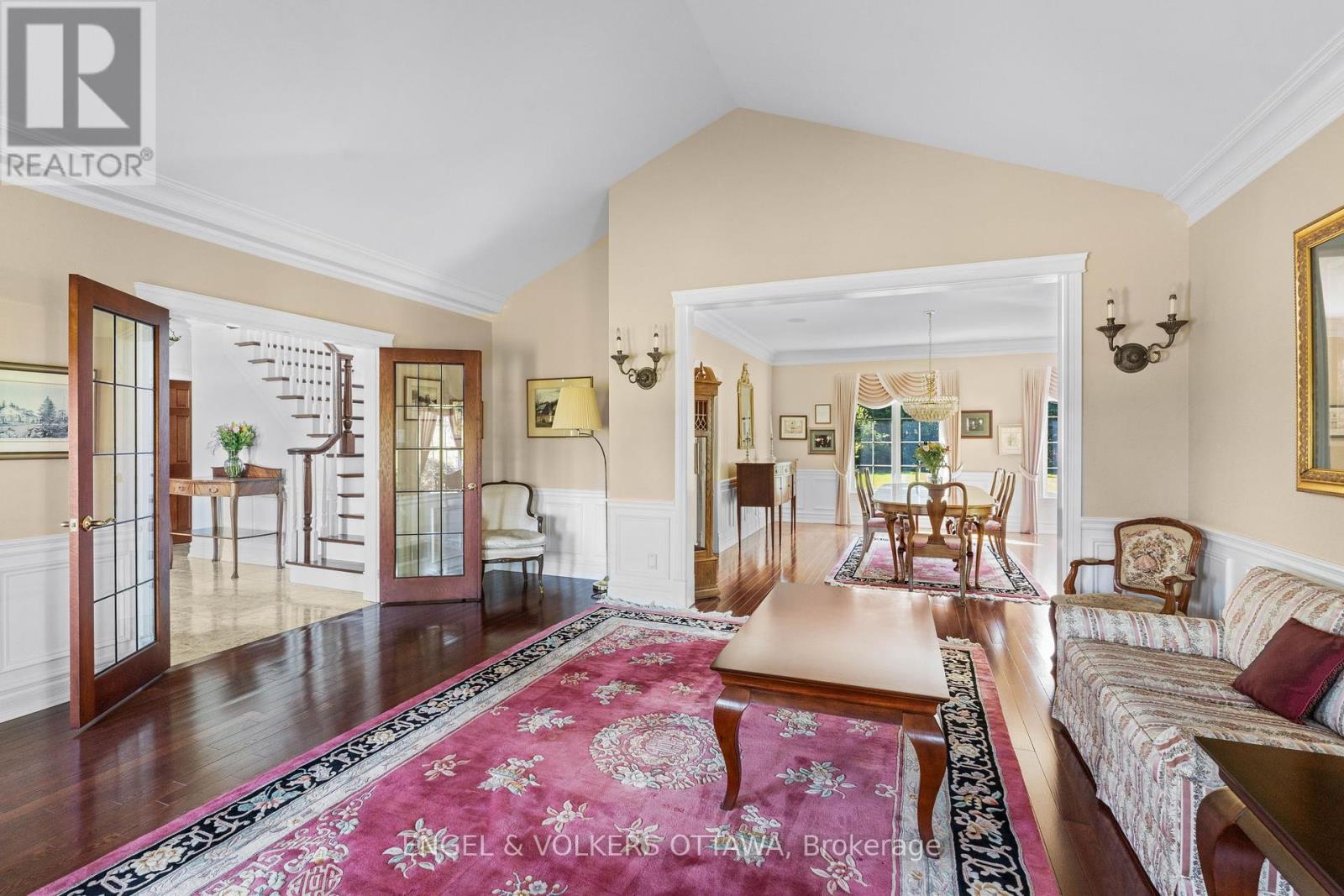 1222 CENTURY ROAD E Ottawa