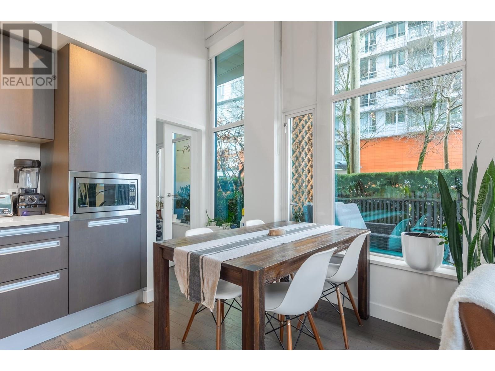 Listing Picture 11 of 36 : 298 W 1ST AVENUE, Vancouver / 溫哥華 - 魯藝地產 Yvonne Lu Group - MLS Medallion Club Member