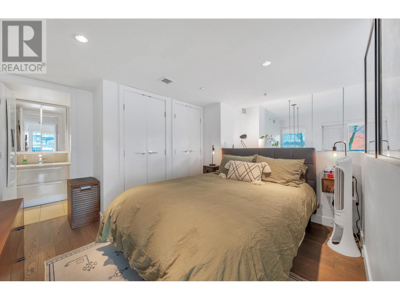 Listing Picture 17 of 36 : 298 W 1ST AVENUE, Vancouver / 溫哥華 - 魯藝地產 Yvonne Lu Group - MLS Medallion Club Member