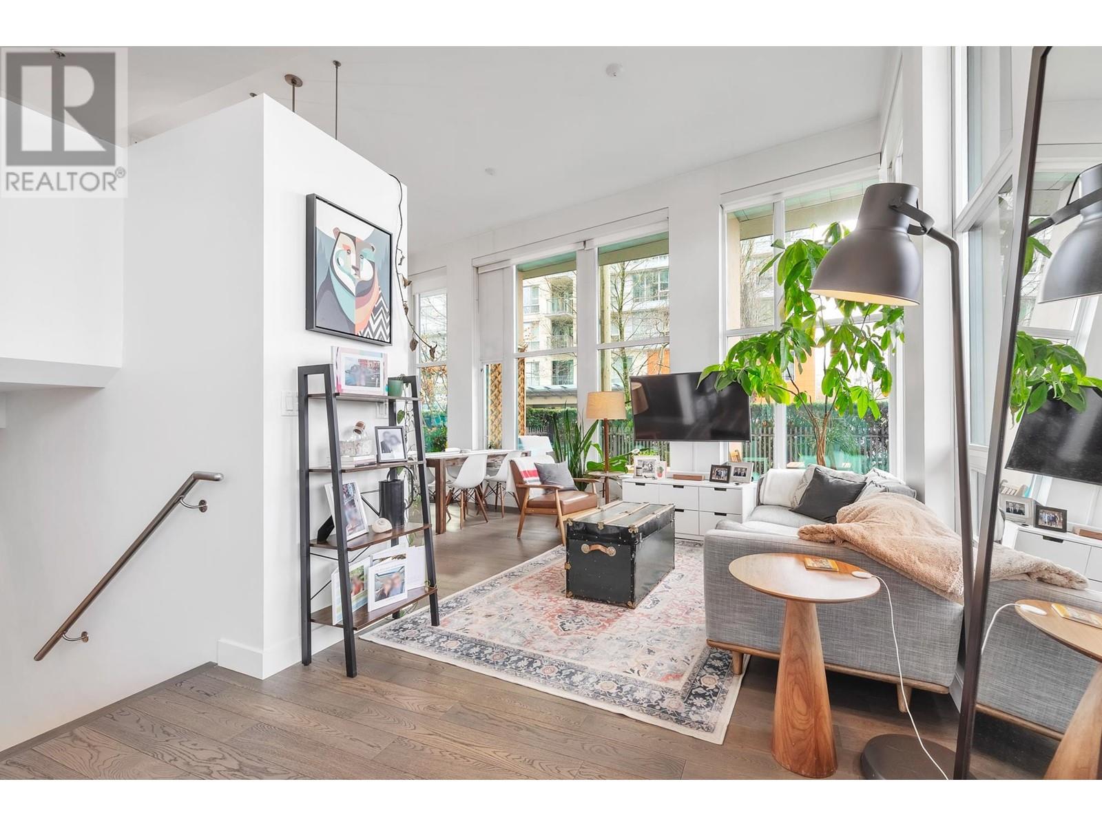 Listing Picture 2 of 36 : 298 W 1ST AVENUE, Vancouver / 溫哥華 - 魯藝地產 Yvonne Lu Group - MLS Medallion Club Member