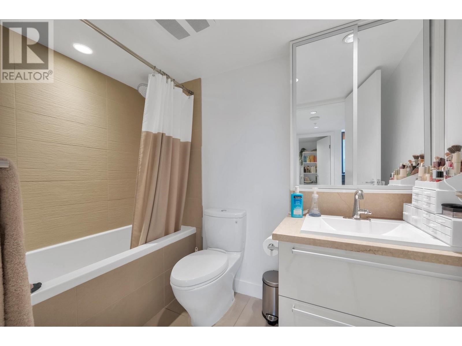 Listing Picture 23 of 36 : 298 W 1ST AVENUE, Vancouver / 溫哥華 - 魯藝地產 Yvonne Lu Group - MLS Medallion Club Member