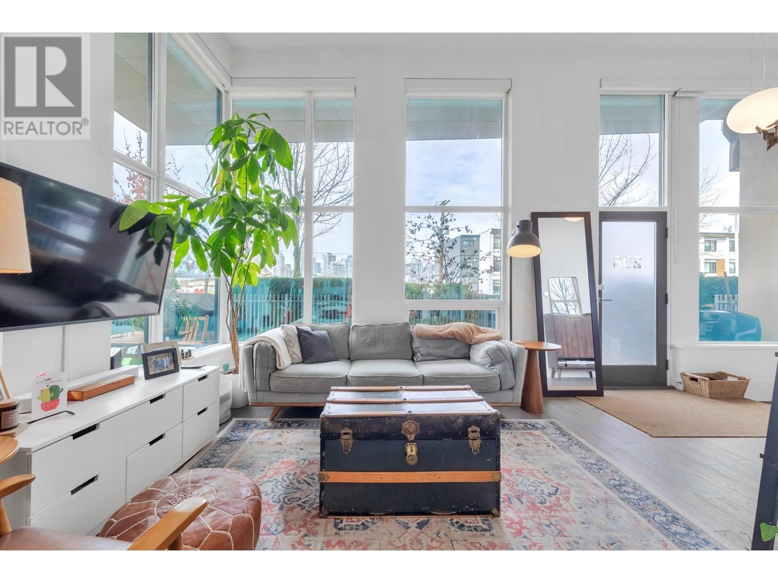 Listing Picture 3 of 36 : 298 W 1ST AVENUE, Vancouver / 溫哥華 - 魯藝地產 Yvonne Lu Group - MLS Medallion Club Member