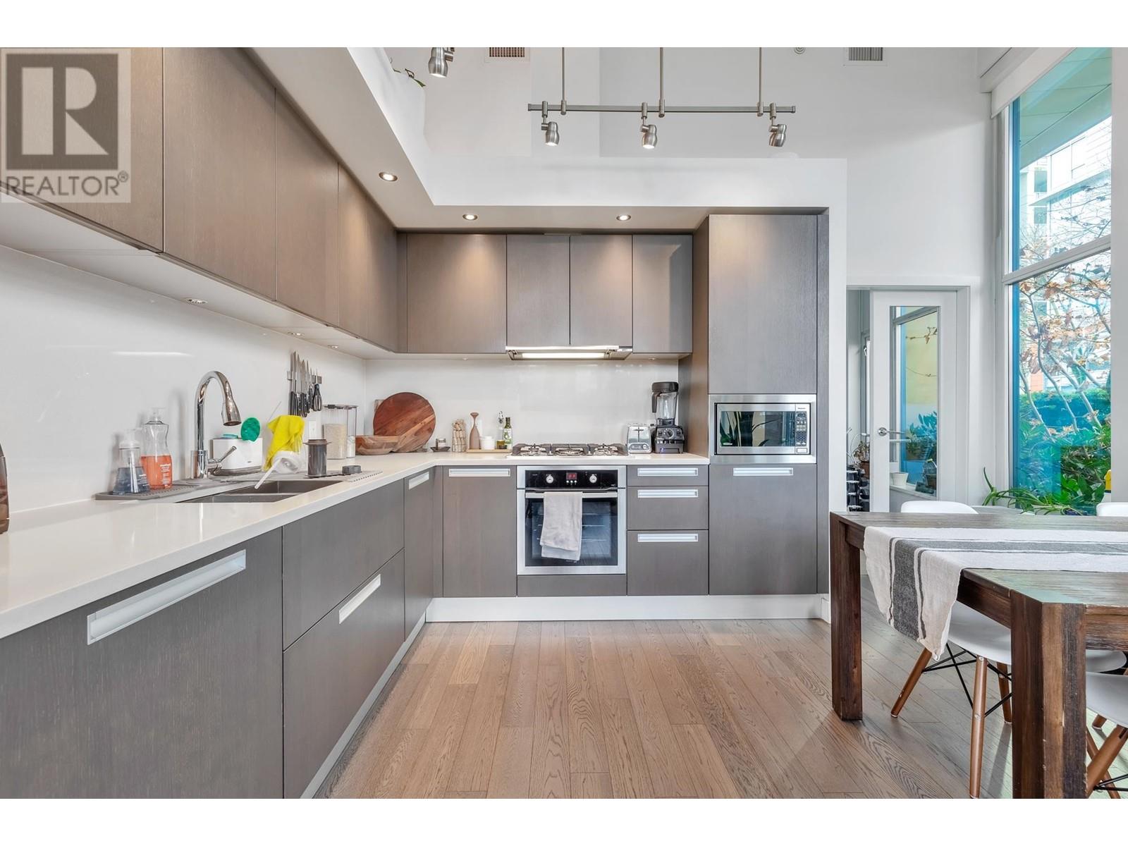 Listing Picture 8 of 36 : 298 W 1ST AVENUE, Vancouver / 溫哥華 - 魯藝地產 Yvonne Lu Group - MLS Medallion Club Member