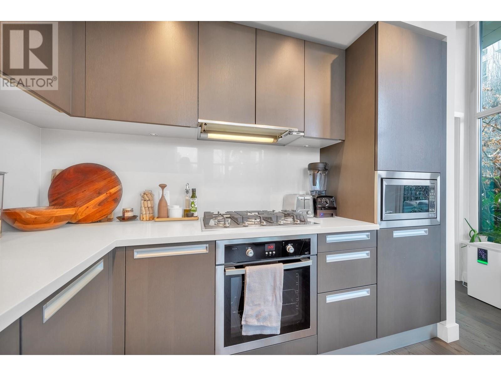 Listing Picture 9 of 36 : 298 W 1ST AVENUE, Vancouver / 溫哥華 - 魯藝地產 Yvonne Lu Group - MLS Medallion Club Member