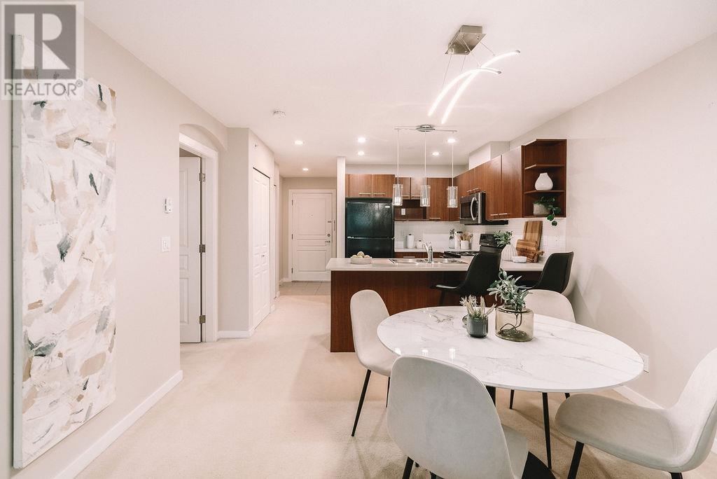 Listing Picture 8 of 40 : 406 4799 BRENTWOOD DRIVE, Burnaby / 本拿比 - 魯藝地產 Yvonne Lu Group - MLS Medallion Club Member