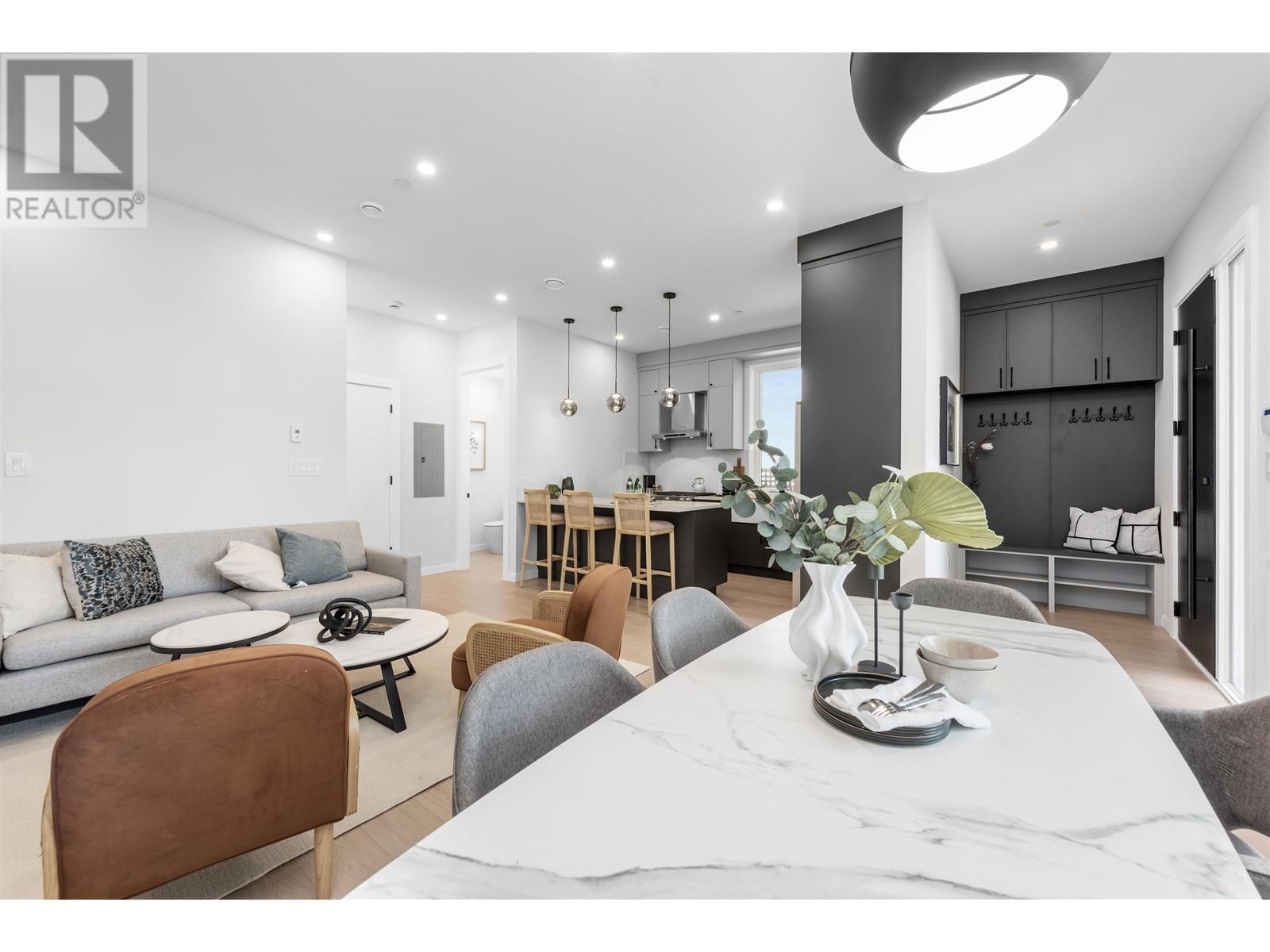 Listing Picture 10 of 39 : 2052 E 22ND AVENUE, Vancouver / 溫哥華 - 魯藝地產 Yvonne Lu Group - MLS Medallion Club Member