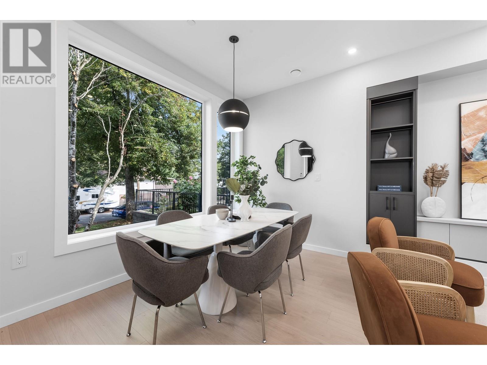 Listing Picture 11 of 39 : 2052 E 22ND AVENUE, Vancouver / 溫哥華 - 魯藝地產 Yvonne Lu Group - MLS Medallion Club Member