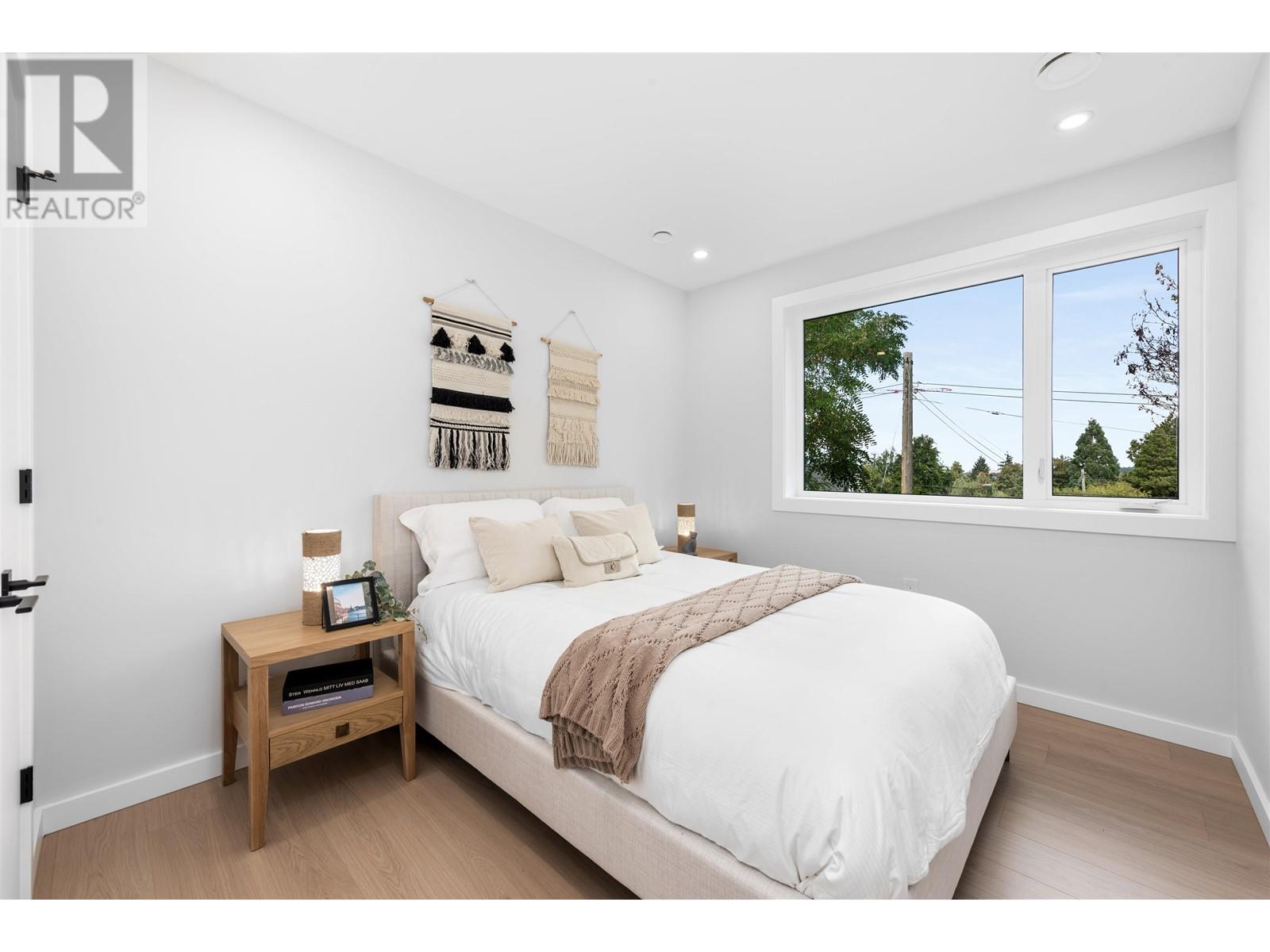 Listing Picture 13 of 39 : 2052 E 22ND AVENUE, Vancouver / 溫哥華 - 魯藝地產 Yvonne Lu Group - MLS Medallion Club Member