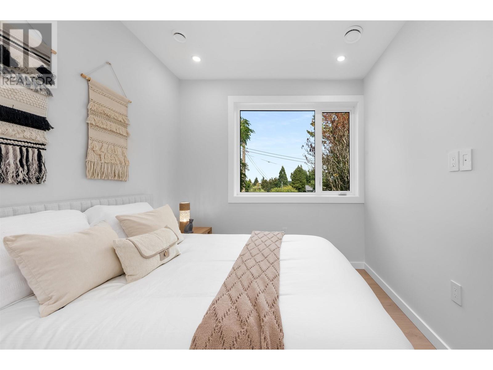 Listing Picture 14 of 39 : 2052 E 22ND AVENUE, Vancouver / 溫哥華 - 魯藝地產 Yvonne Lu Group - MLS Medallion Club Member