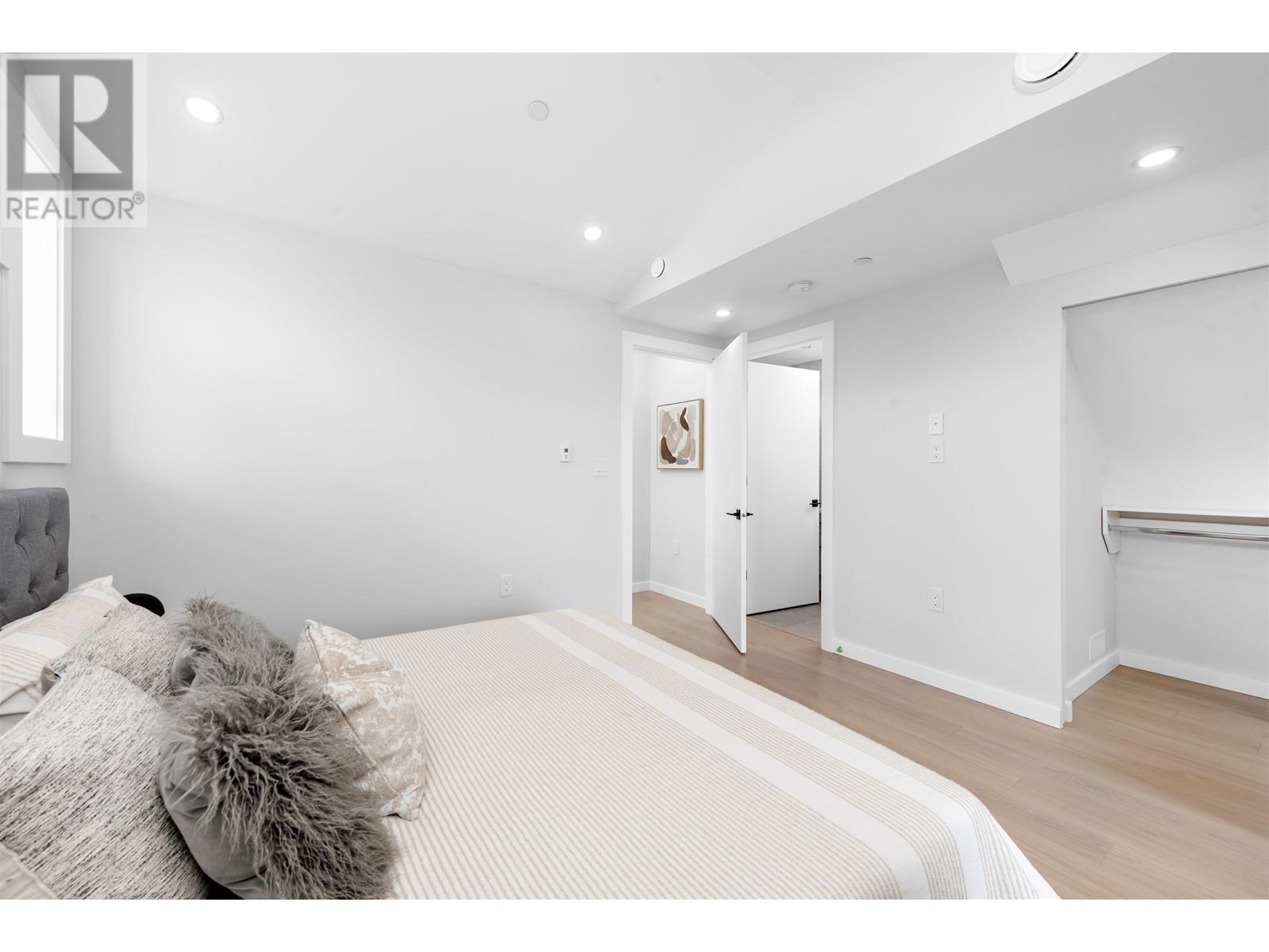 Listing Picture 25 of 39 : 2052 E 22ND AVENUE, Vancouver / 溫哥華 - 魯藝地產 Yvonne Lu Group - MLS Medallion Club Member