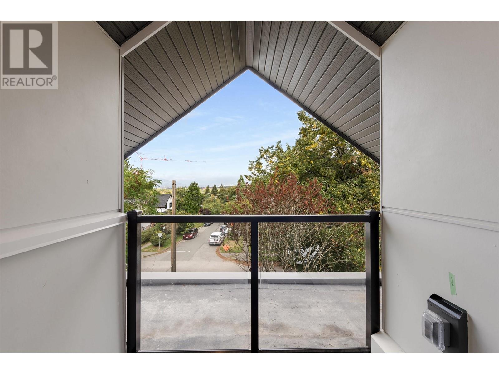 Listing Picture 28 of 39 : 2052 E 22ND AVENUE, Vancouver / 溫哥華 - 魯藝地產 Yvonne Lu Group - MLS Medallion Club Member