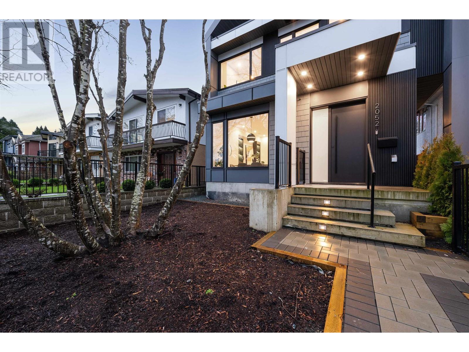 Listing Picture 31 of 39 : 2052 E 22ND AVENUE, Vancouver / 溫哥華 - 魯藝地產 Yvonne Lu Group - MLS Medallion Club Member