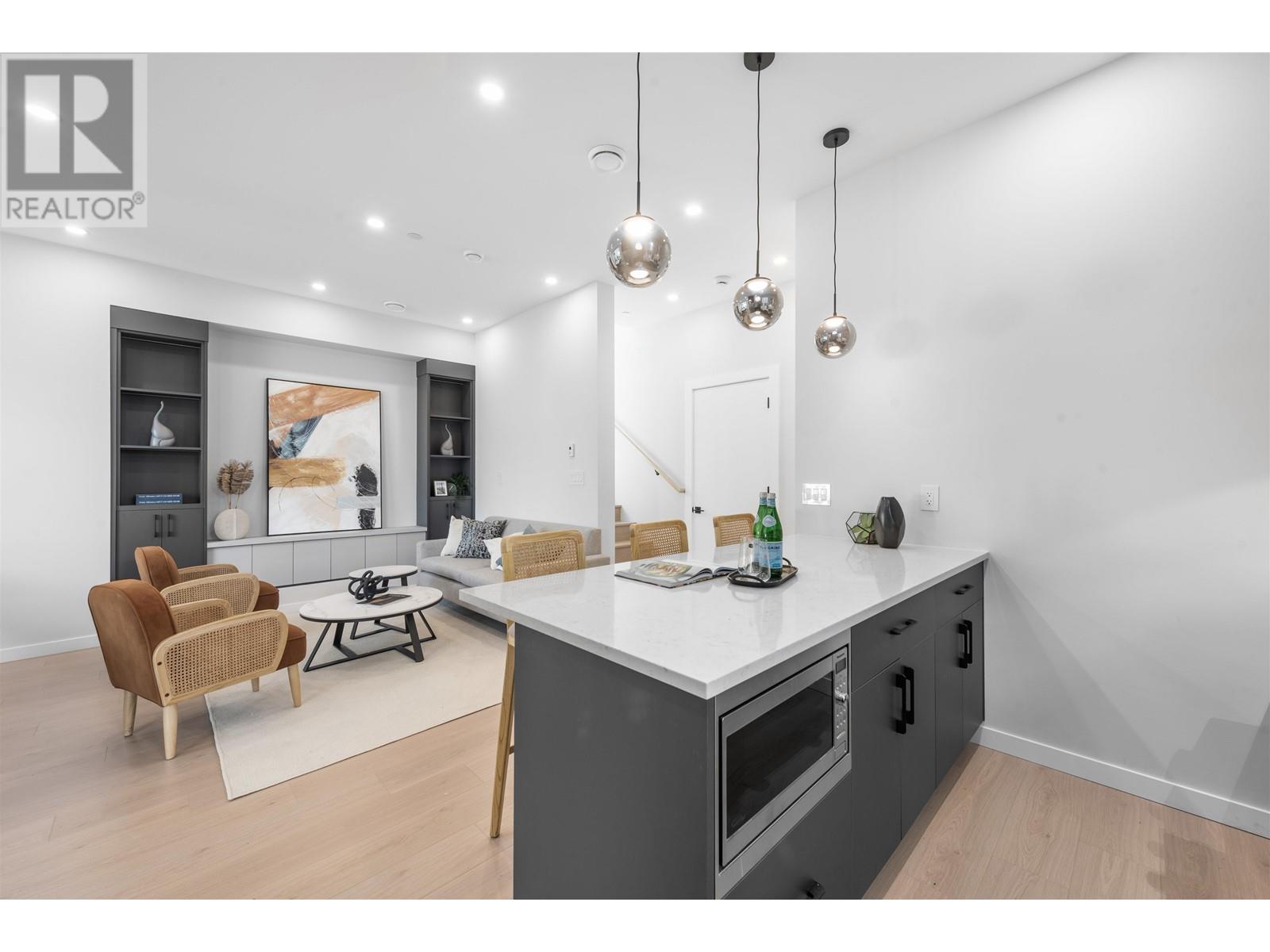 Listing Picture 5 of 39 : 2052 E 22ND AVENUE, Vancouver / 溫哥華 - 魯藝地產 Yvonne Lu Group - MLS Medallion Club Member