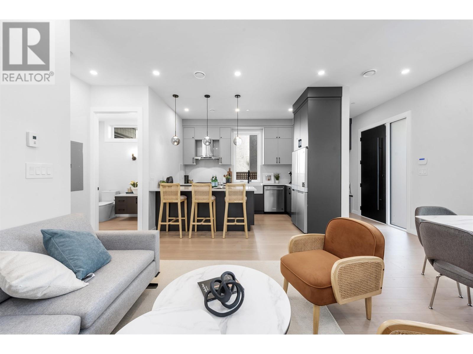 Listing Picture 9 of 39 : 2052 E 22ND AVENUE, Vancouver / 溫哥華 - 魯藝地產 Yvonne Lu Group - MLS Medallion Club Member