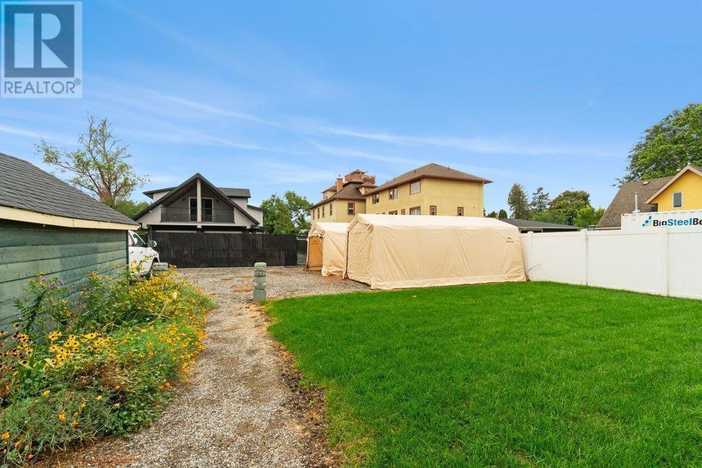 Property at 789 Sutherland Avenue image 3