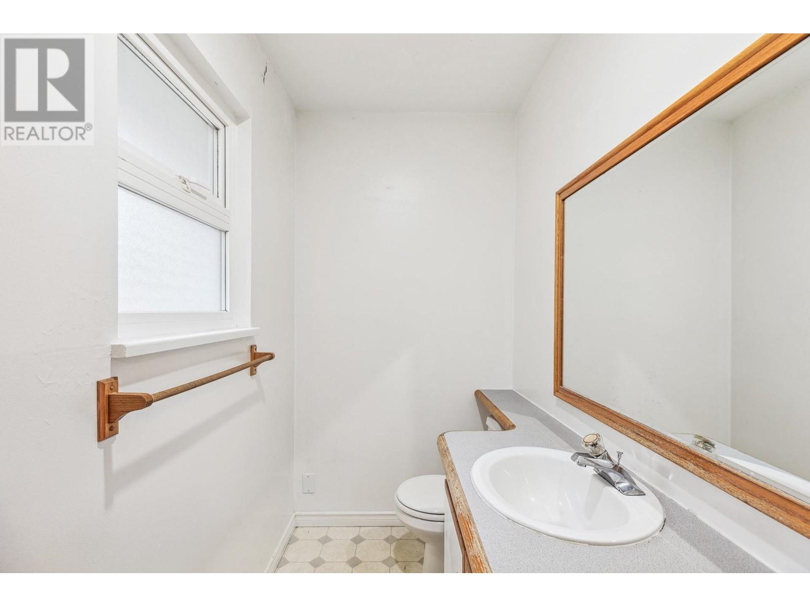 1468 Ross Road, North Vancouver, British Columbia  V7J 1V2 - Photo 17 - R2971505