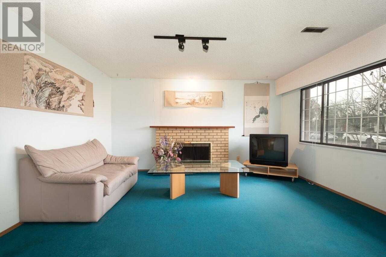 Listing Picture 17 of 24 : 69 E 50TH AVENUE, Vancouver / 溫哥華 - 魯藝地產 Yvonne Lu Group - MLS Medallion Club Member