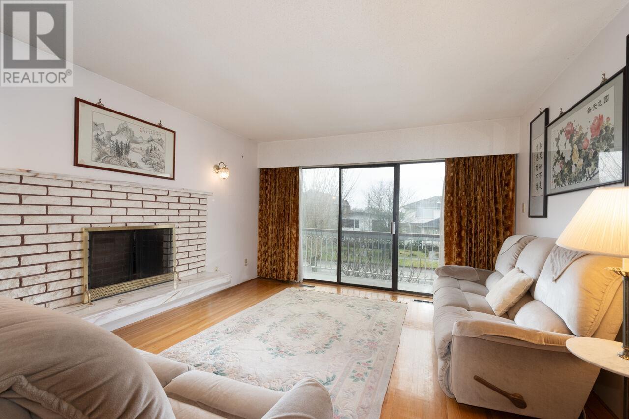 Listing Picture 2 of 24 : 69 E 50TH AVENUE, Vancouver / 溫哥華 - 魯藝地產 Yvonne Lu Group - MLS Medallion Club Member