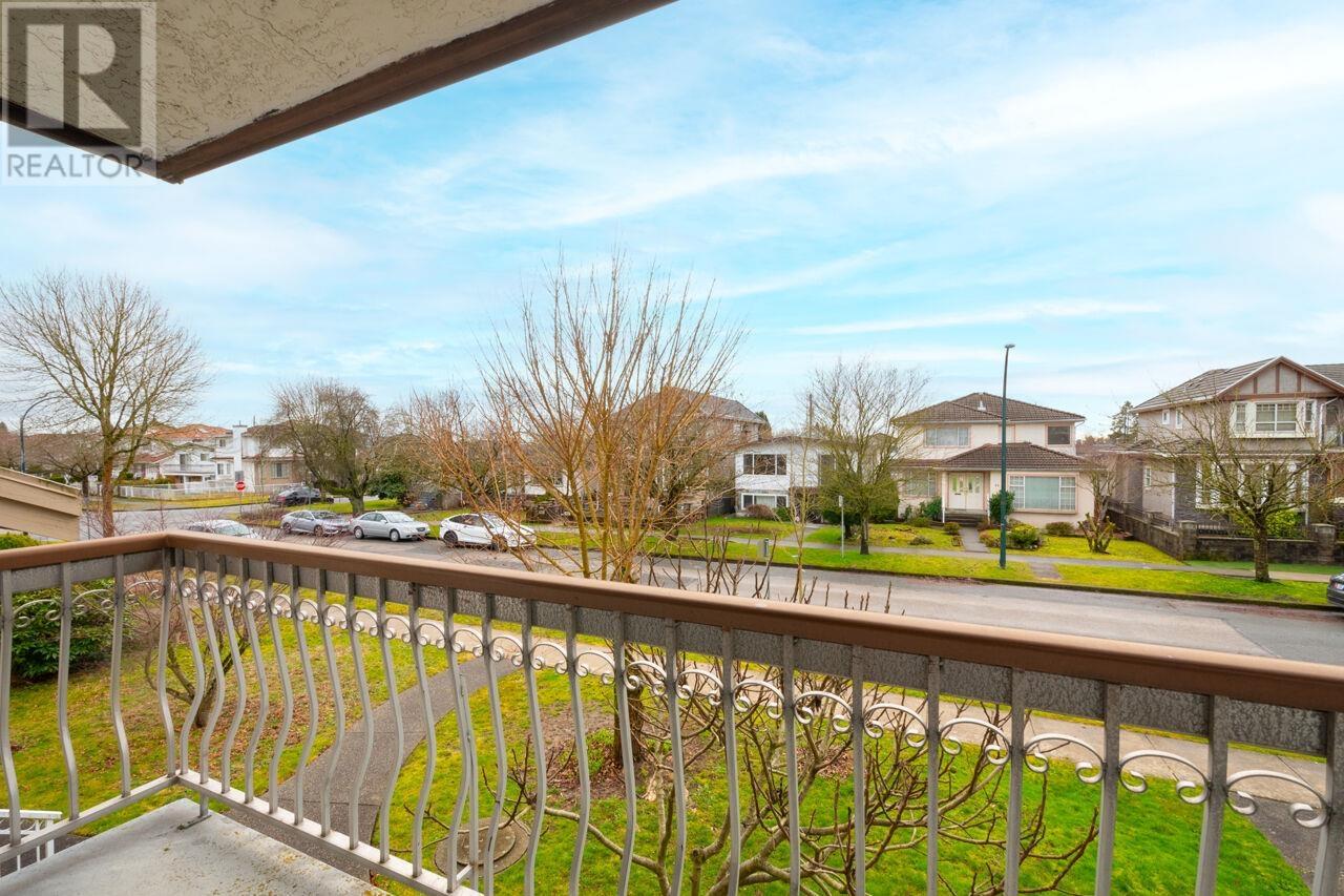 Listing Picture 4 of 24 : 69 E 50TH AVENUE, Vancouver / 溫哥華 - 魯藝地產 Yvonne Lu Group - MLS Medallion Club Member