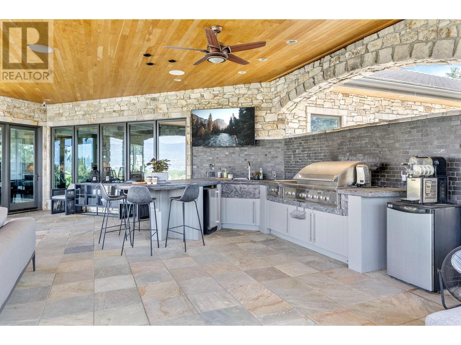 4040 Casorso Road, Kelowna, British Columbia  V1W 4N6 - Photo 28 - 10336833