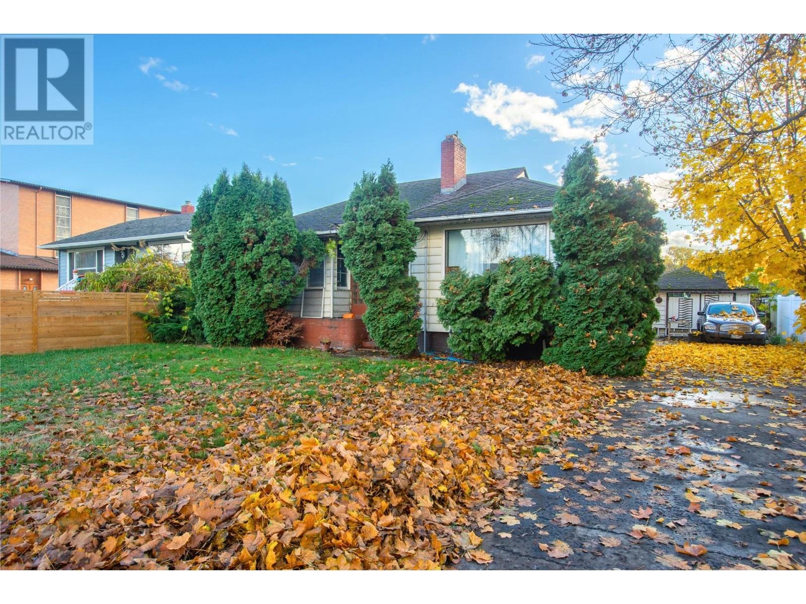 Property at 799 Sutherland Avenue image 3