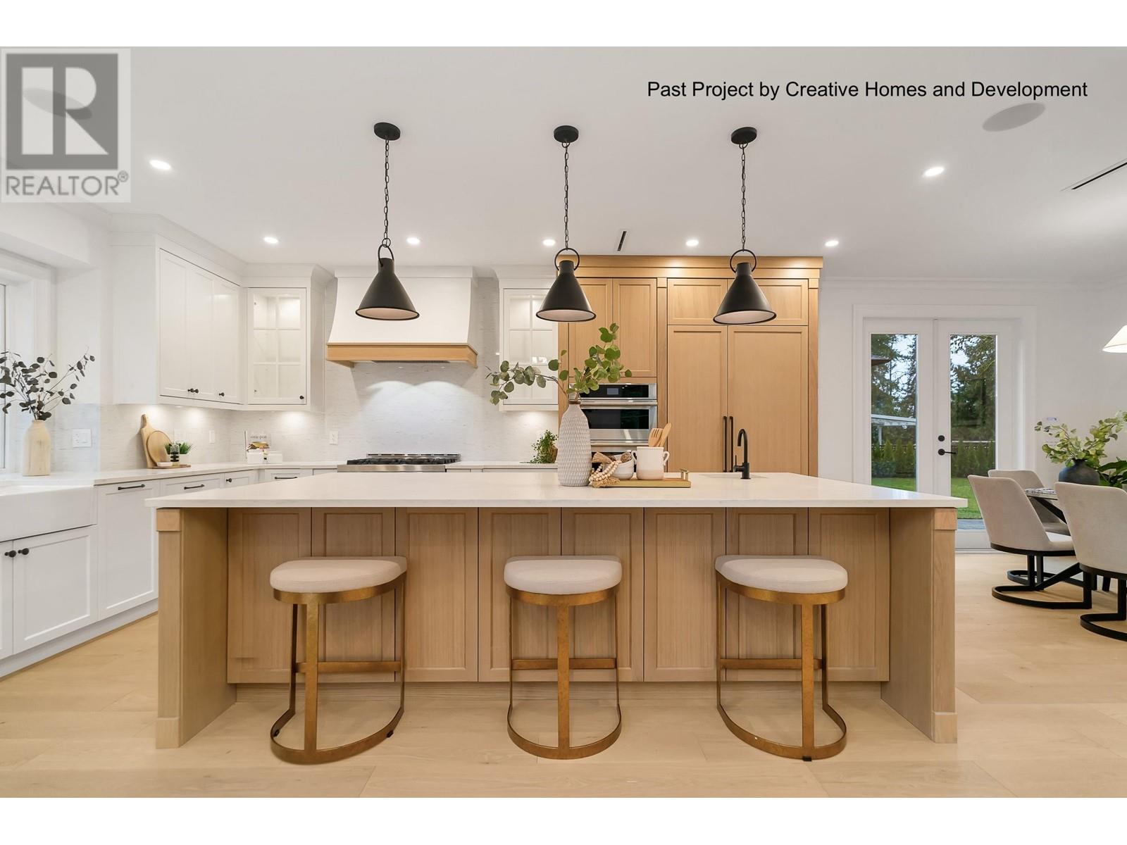 690 E Windsor Road, North Vancouver, British Columbia  V7N 1K7 - Photo 5 - R2971515