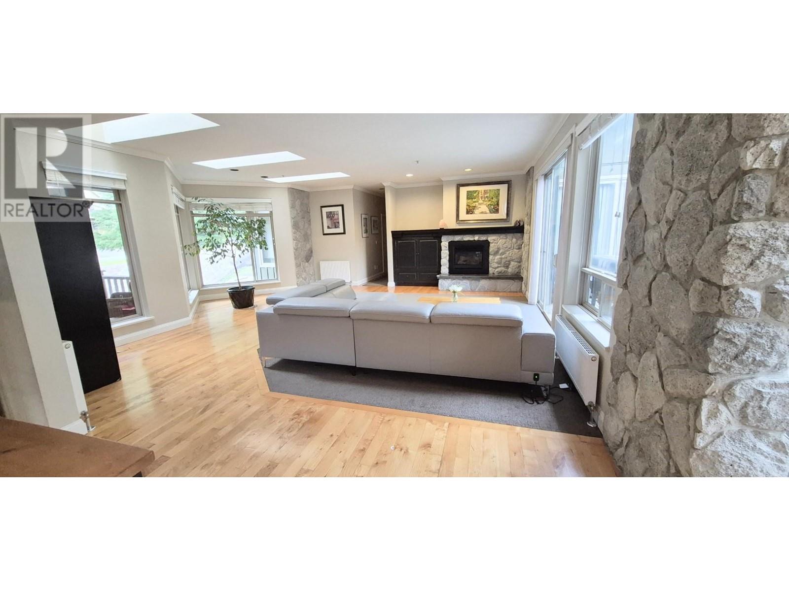 158 Stonegate Drive, West Vancouver, British Columbia  V0N 3Z2 - Photo 2 - R2970644