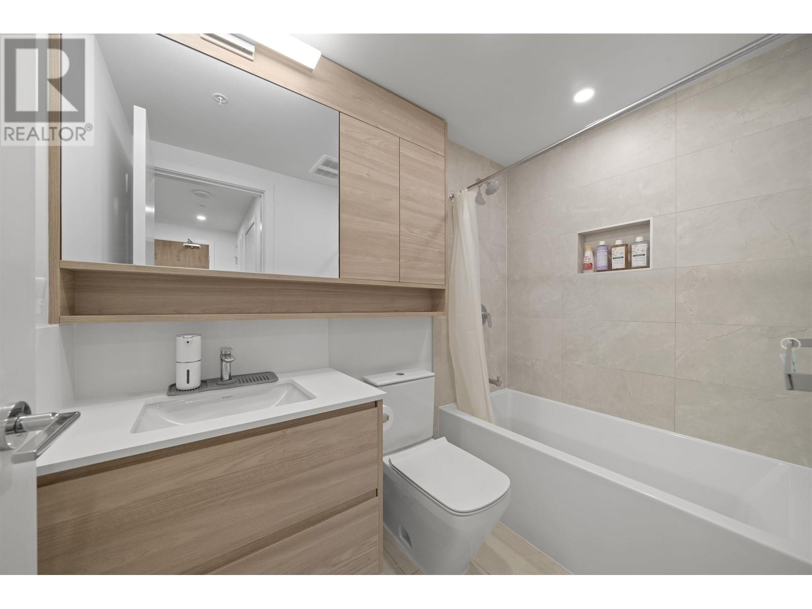 1707 595 Austin Avenue, Coquitlam, British Columbia  V3K 3N2 - Photo 3 - R2968537