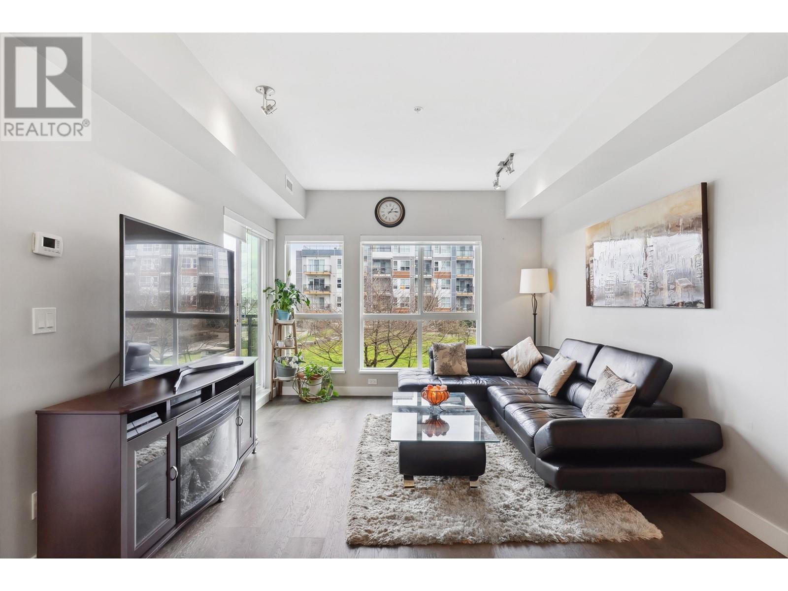 Listing Picture 3 of 34 : 209 10155 RIVER DRIVE, Richmond / 烈治文 - 魯藝地產 Yvonne Lu Group - MLS Medallion Club Member