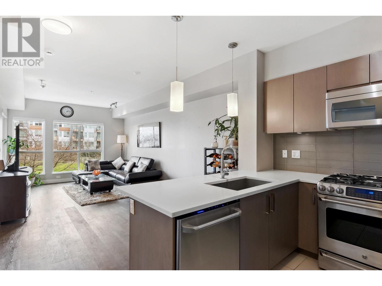 Listing Picture 5 of 34 : 209 10155 RIVER DRIVE, Richmond / 烈治文 - 魯藝地產 Yvonne Lu Group - MLS Medallion Club Member