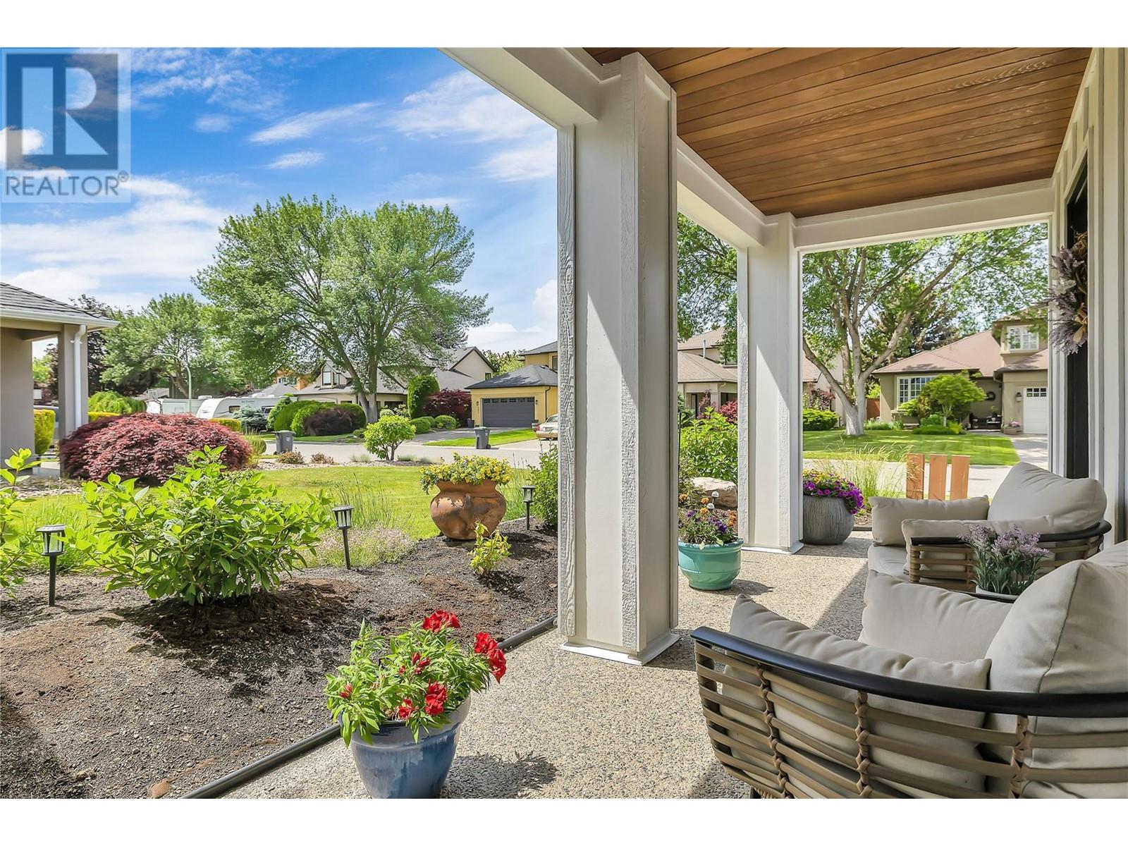 Property at 892 Mission Springs Crescent image 3