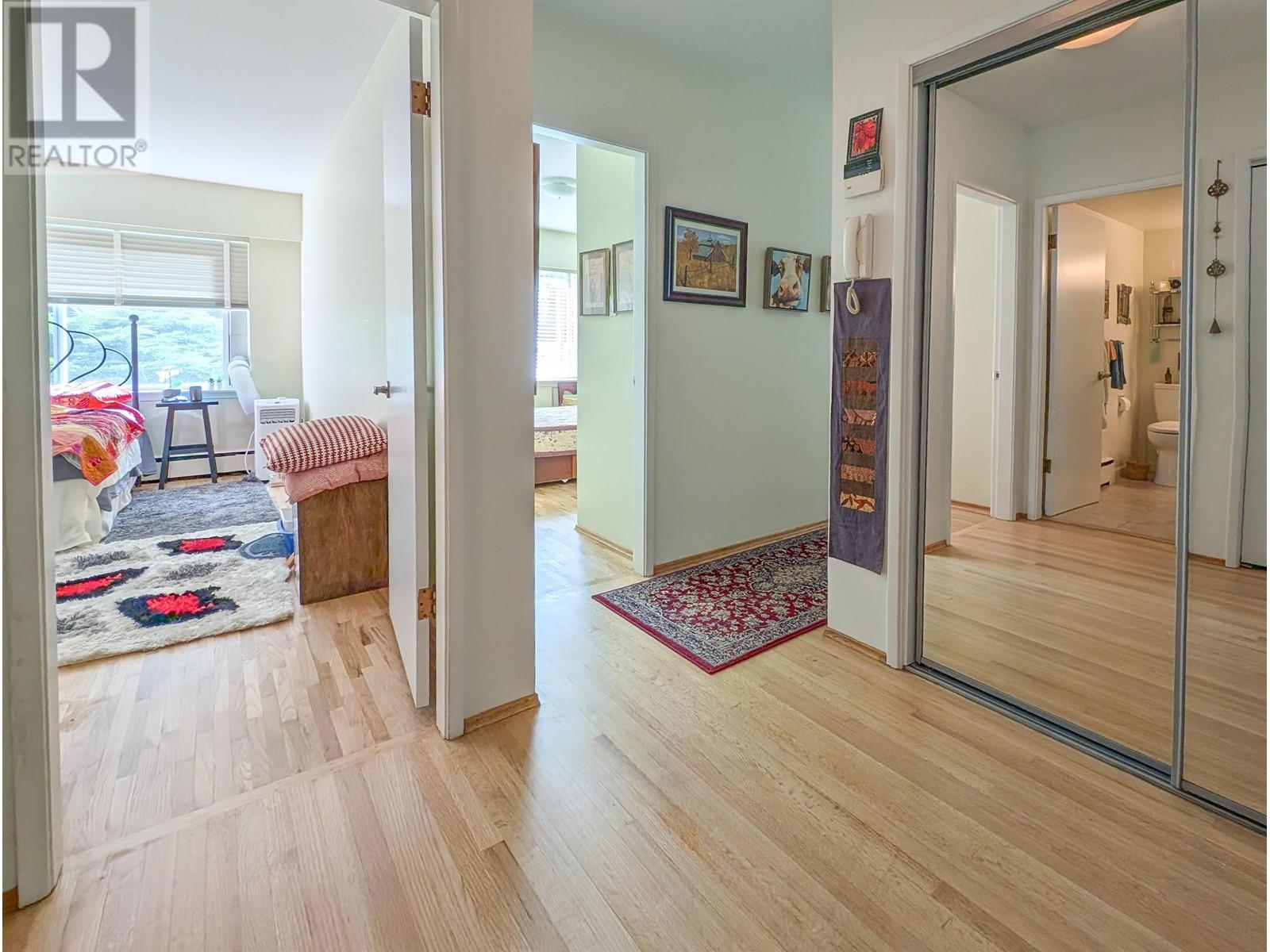 Listing Picture 12 of 13 : 101 550 ESMOND AVENUE, Burnaby / 本拿比 - 魯藝地產 Yvonne Lu Group - MLS Medallion Club Member