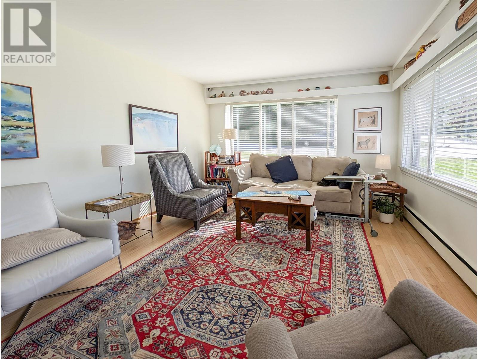 Listing Picture 4 of 13 : 101 550 ESMOND AVENUE, Burnaby / 本拿比 - 魯藝地產 Yvonne Lu Group - MLS Medallion Club Member