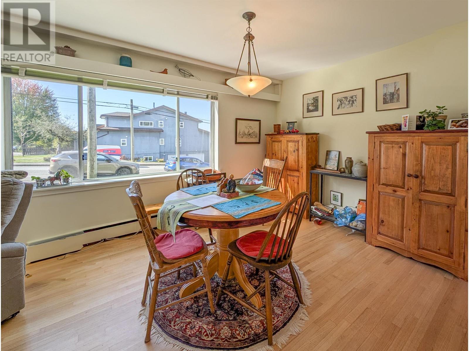 Listing Picture 5 of 13 : 101 550 ESMOND AVENUE, Burnaby / 本拿比 - 魯藝地產 Yvonne Lu Group - MLS Medallion Club Member