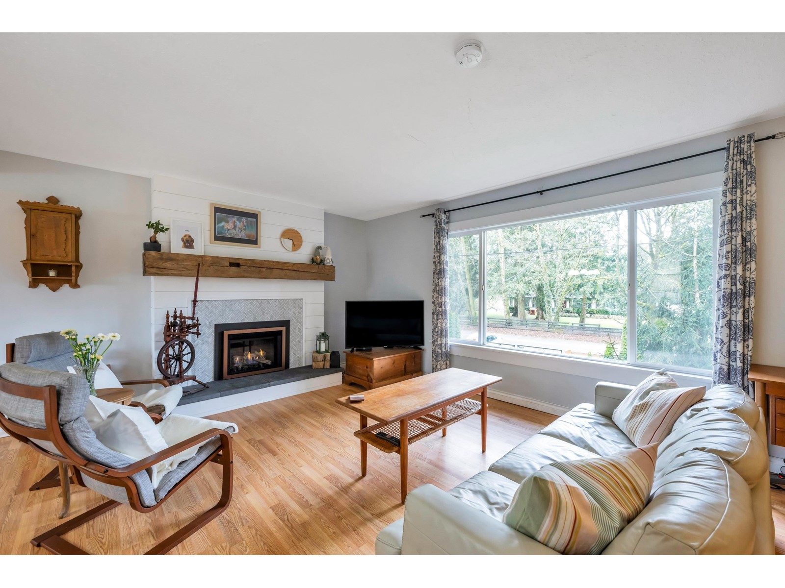 Property at 1734 196 STREET image 4