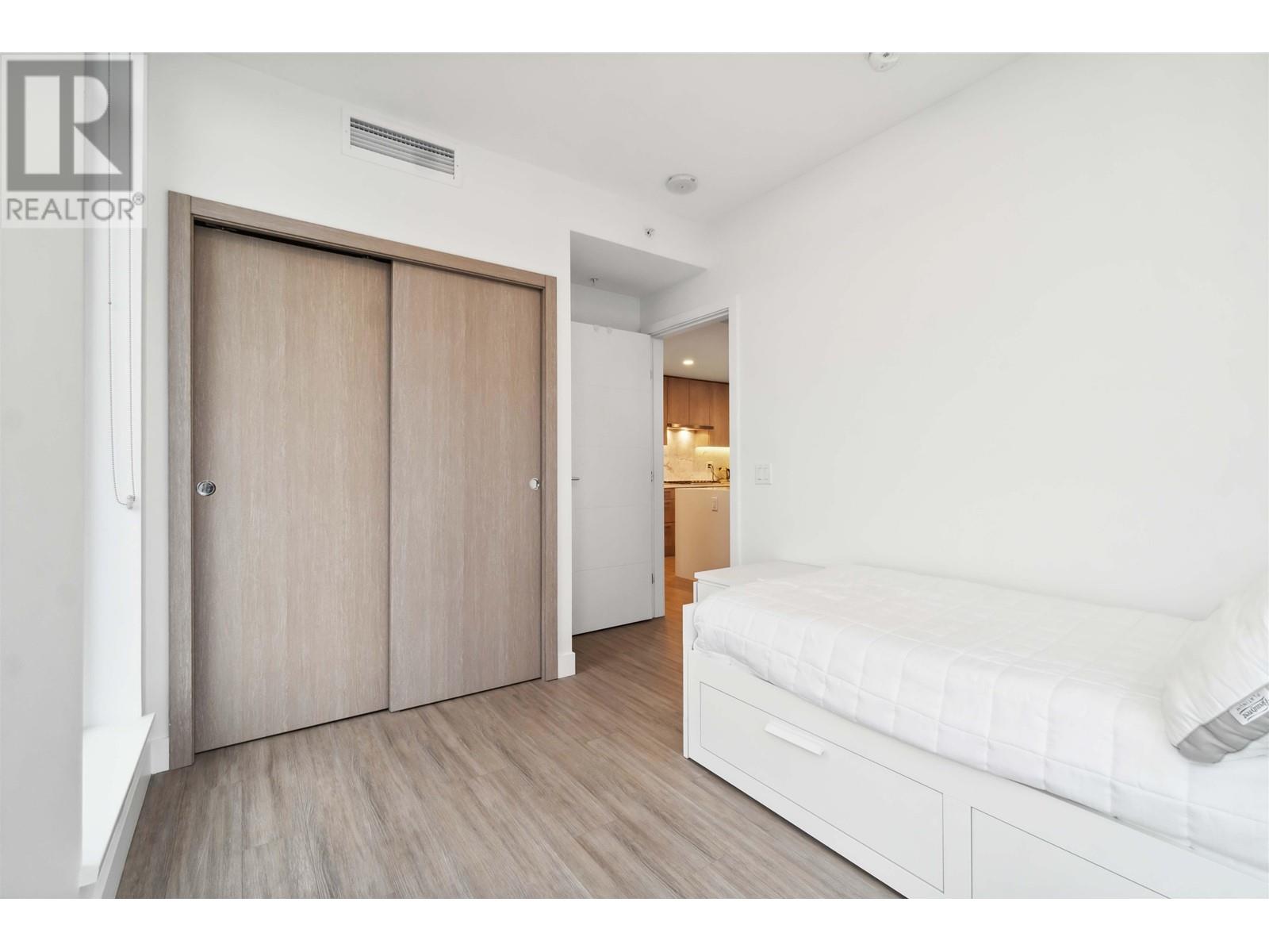 Listing Picture 11 of 32 : 2001 6398 SILVER AVENUE, Burnaby / 本拿比 - 魯藝地產 Yvonne Lu Group - MLS Medallion Club Member