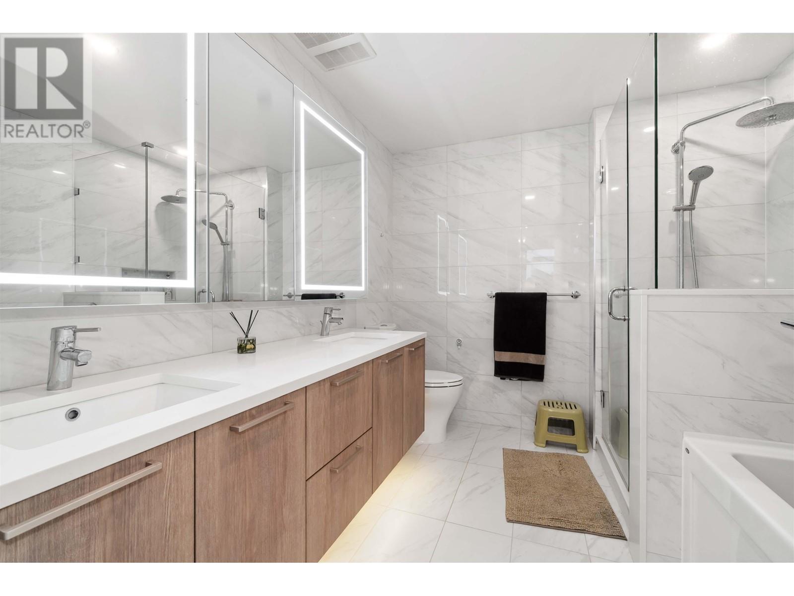 Listing Picture 13 of 32 : 2001 6398 SILVER AVENUE, Burnaby / 本拿比 - 魯藝地產 Yvonne Lu Group - MLS Medallion Club Member