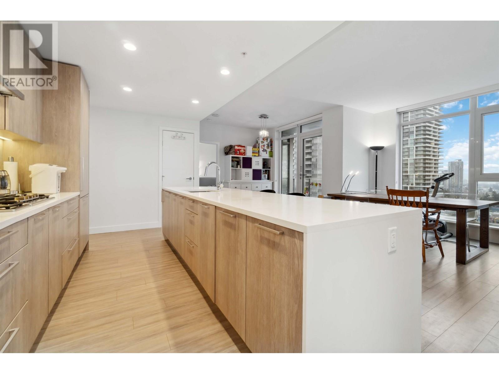 Listing Picture 4 of 32 : 2001 6398 SILVER AVENUE, Burnaby / 本拿比 - 魯藝地產 Yvonne Lu Group - MLS Medallion Club Member