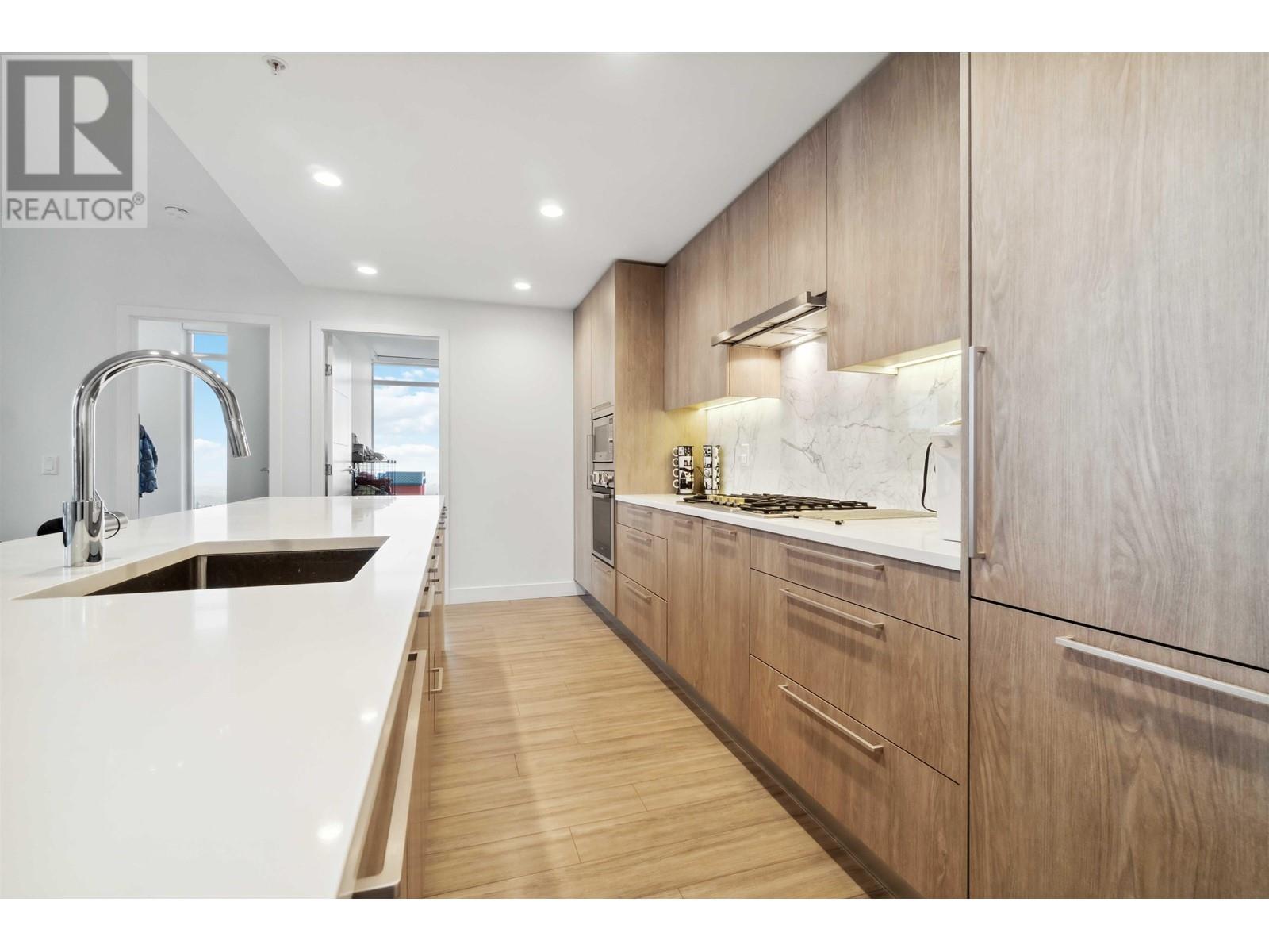 Listing Picture 5 of 32 : 2001 6398 SILVER AVENUE, Burnaby / 本拿比 - 魯藝地產 Yvonne Lu Group - MLS Medallion Club Member